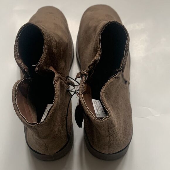 𝅺⭐️nwt Bobbie Brooks Faux Suede Short Ankle Boots⭐️ - Picture 5 of 8